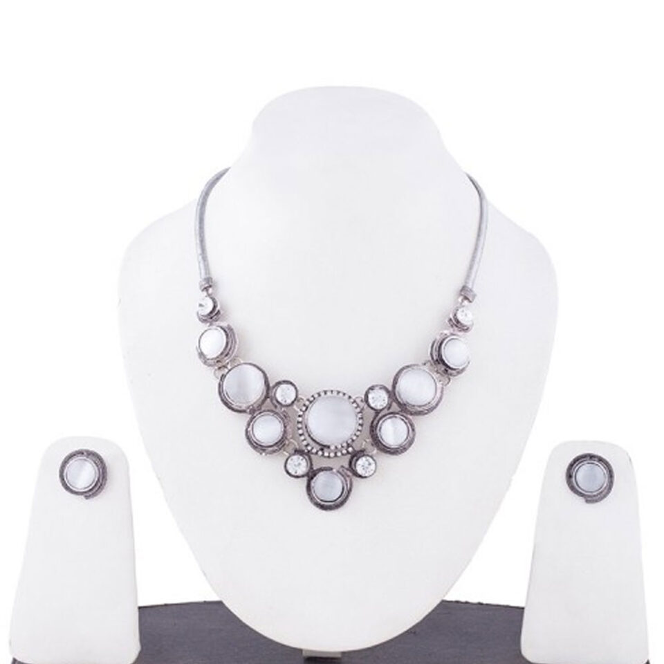 fashion jewelry for allergy-prone skin