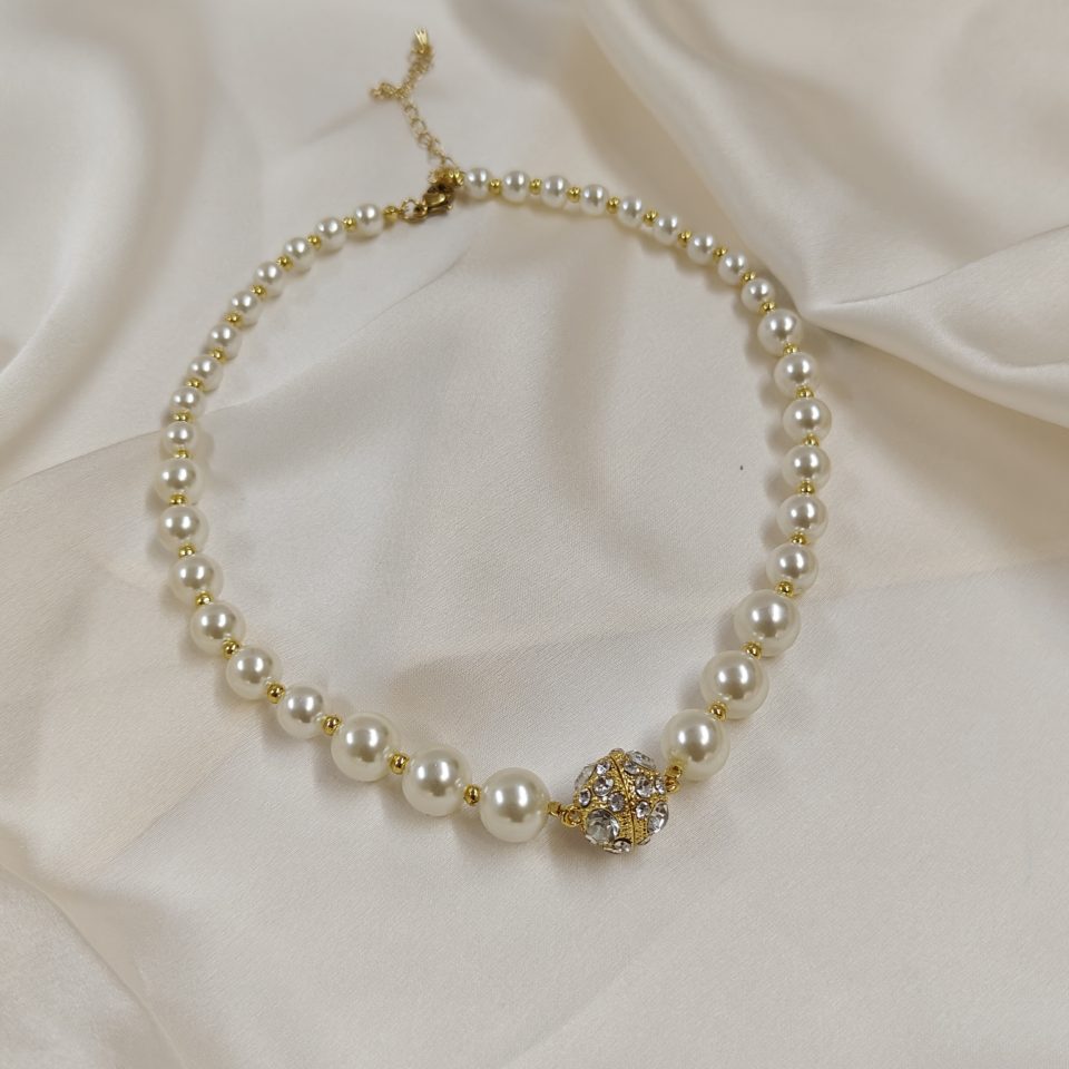 classic and timeless necklace